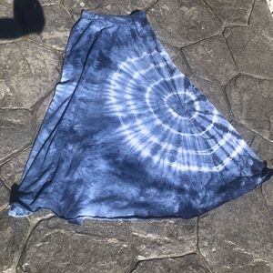 Tryst maxi skirt size small.